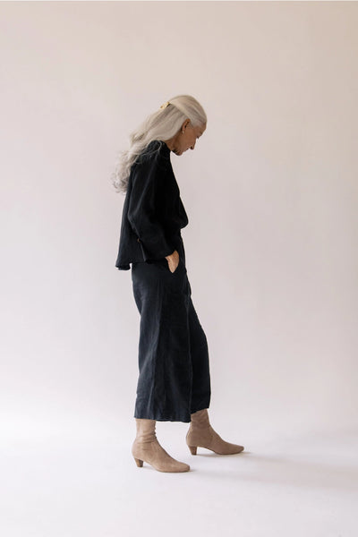 Emil Easy Crop Pant in Black Linen