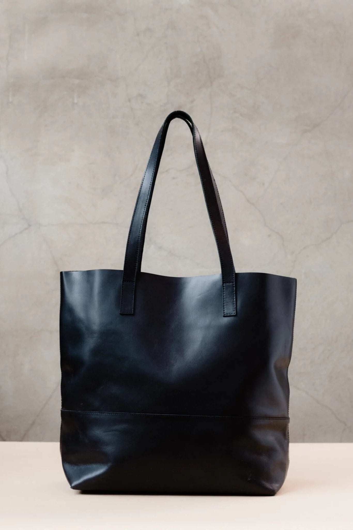 Mamuye Classic Tote in Black