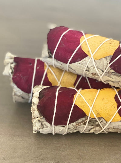 California White Sage With Dried Rose Petals